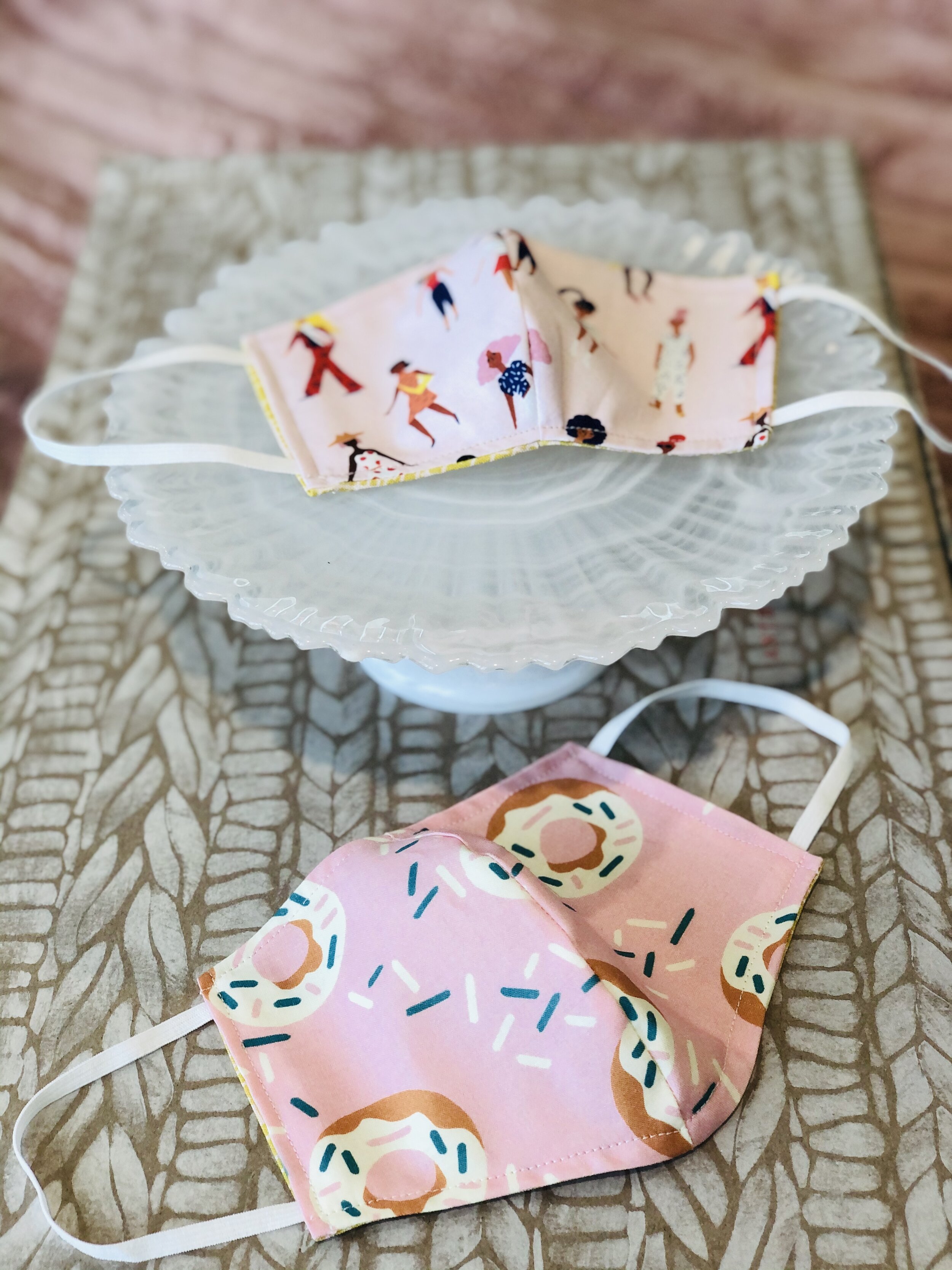 Donuts &amp; Gals (pack of 2)