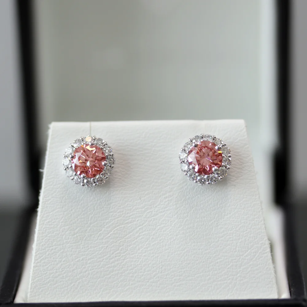 RAINBOW OF BRILLIANCE A new era of fancy colored diamonds 