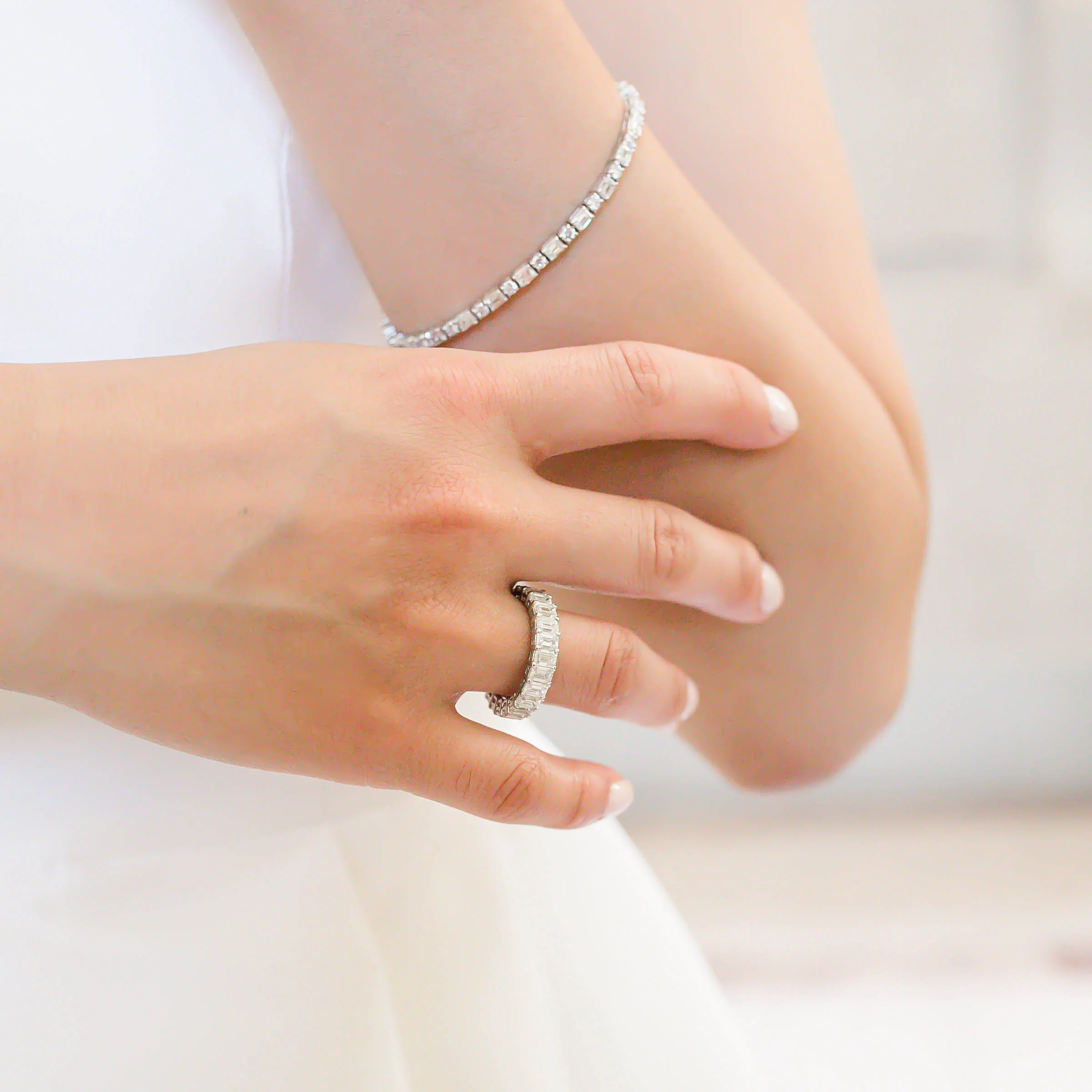 round-emerald-diamond-bracelet.jpg
