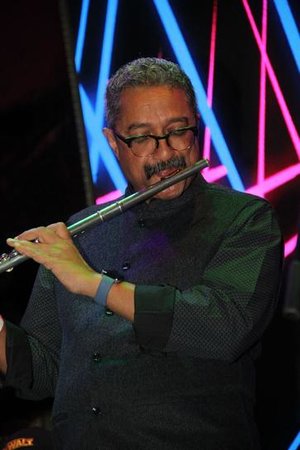 winner_detail_slideshow_IMG_7838_flute.jpg