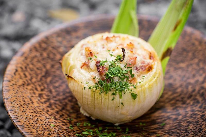 57_Recetario Weber_Cebolla Rellena con Jamón Serrano-800.jpg