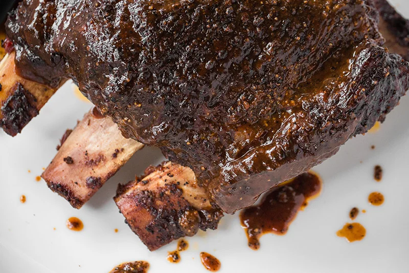 16_Recetario Weber_Short Rib Ahumada con BBQ-800.jpg