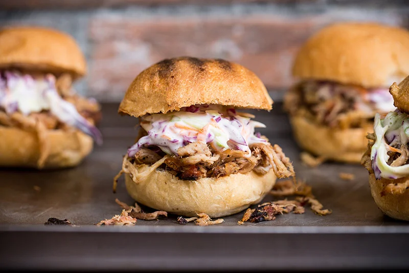 25_Recetario Weber_Sliders de Espaldilla Ahumada-800.jpg