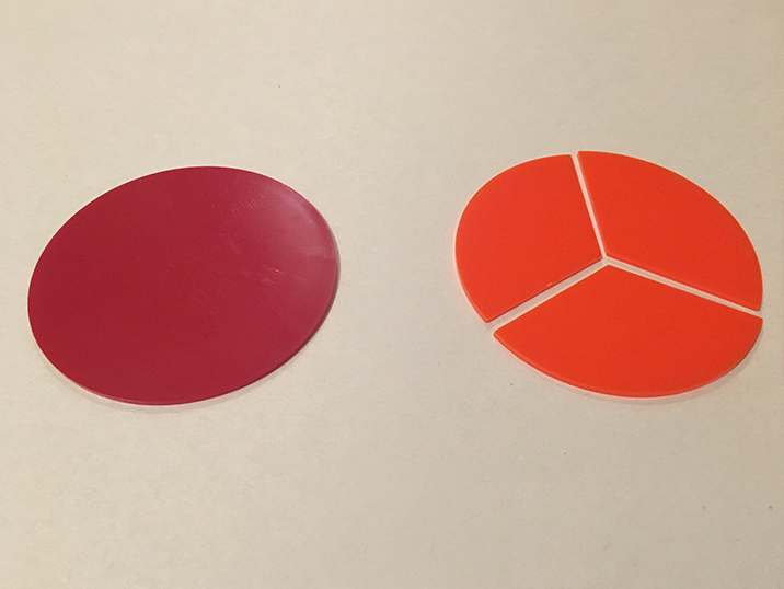 fractions-same-but-diferent-red-pies.png