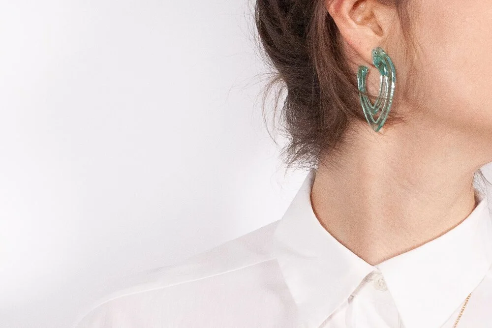 How heavy is a glass earring? Let us tell you!