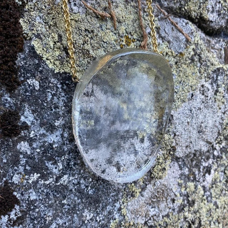 You can't go wrong ... with clear glass jewelry. 