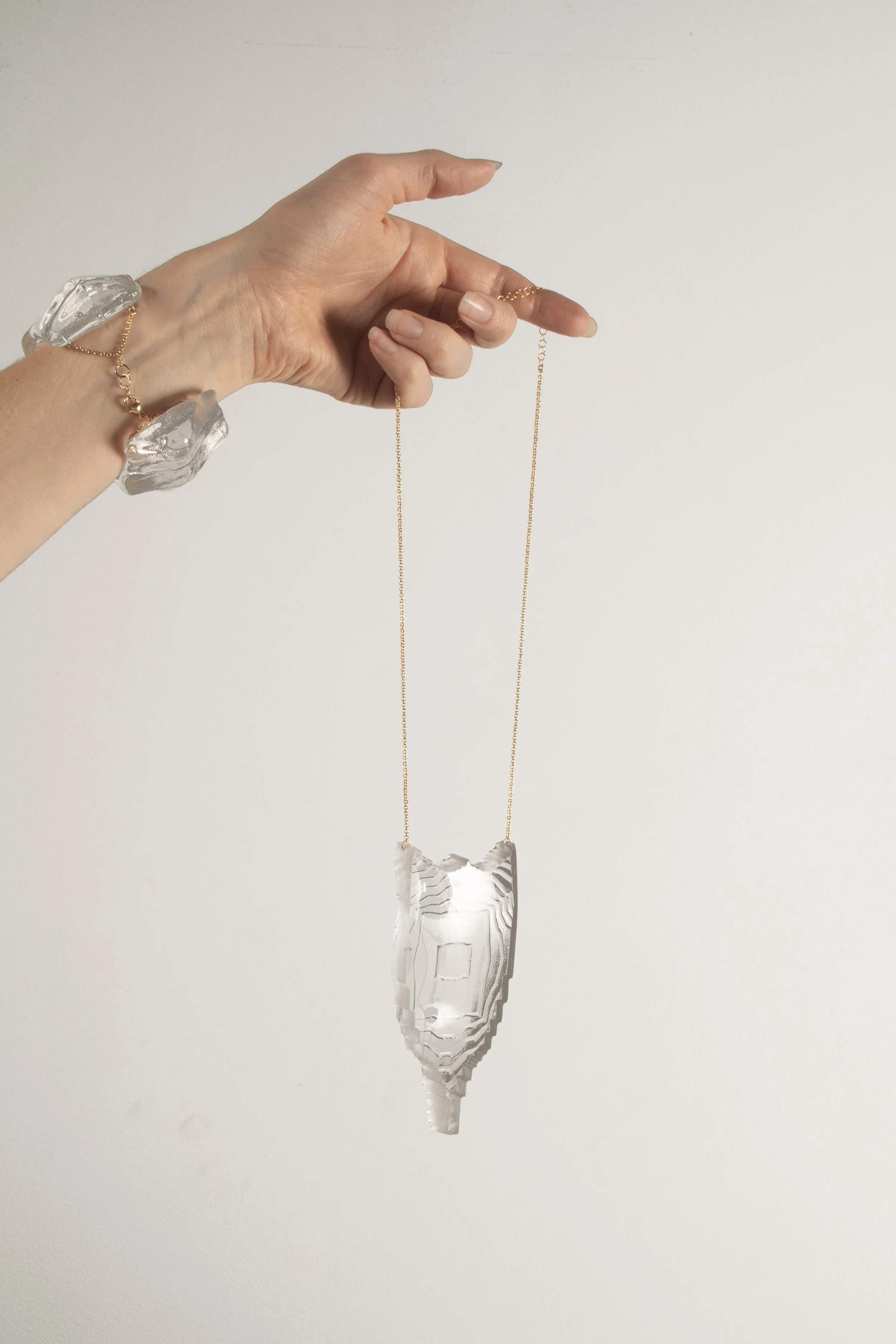 Fitted Elongated Shield in Clear
