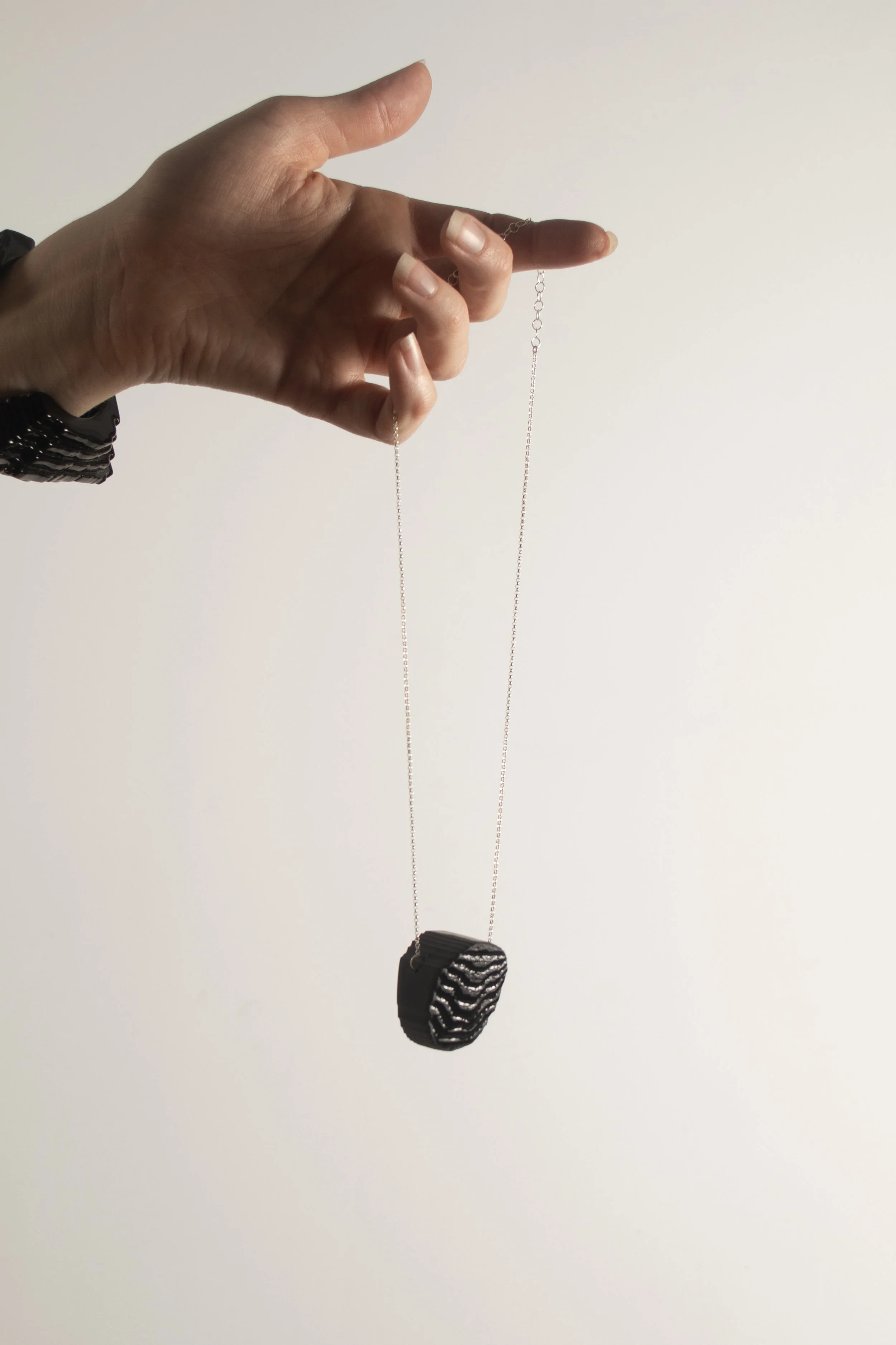 Mini Relief Ellipse in Black