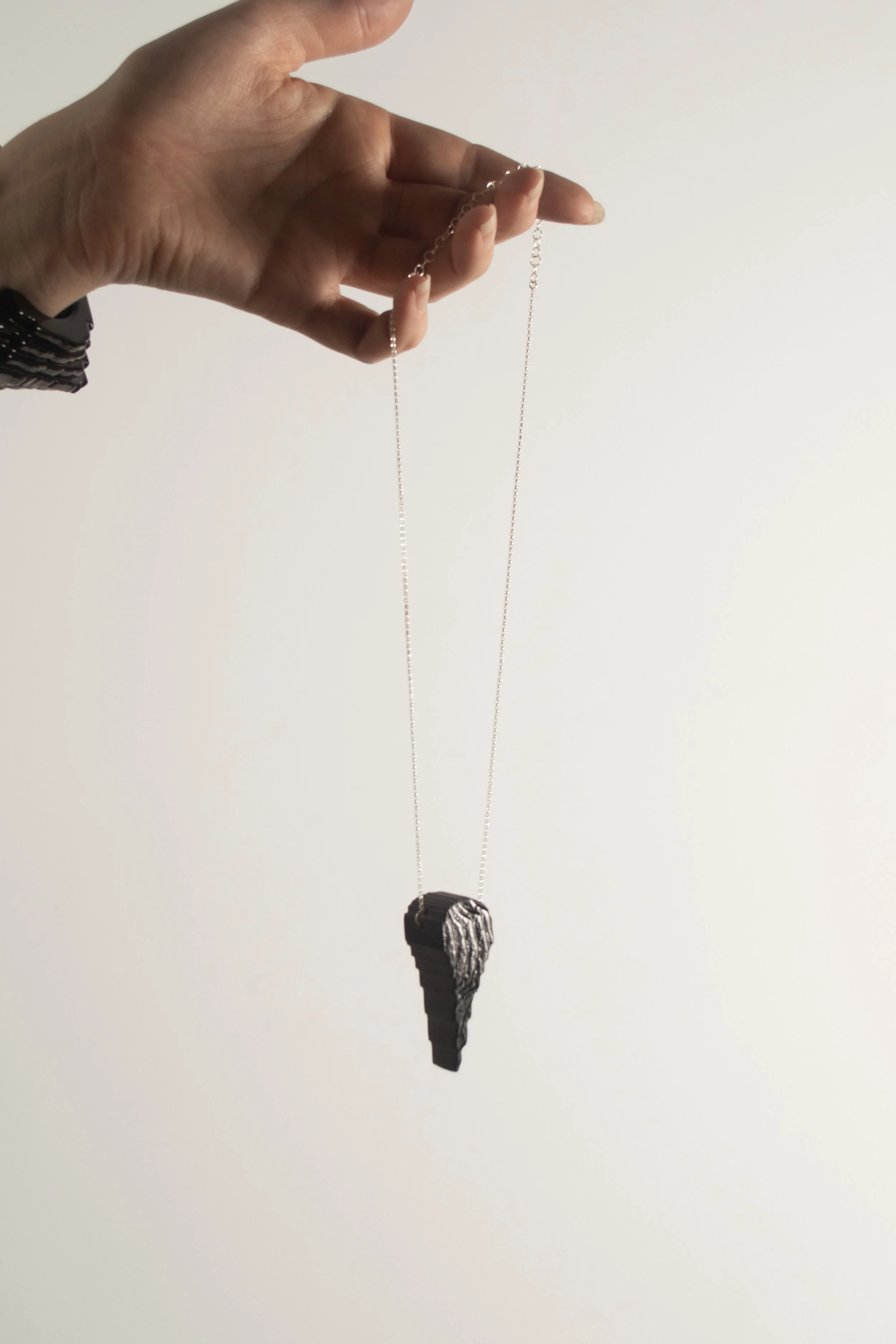 Mini Relief Dagger in Black