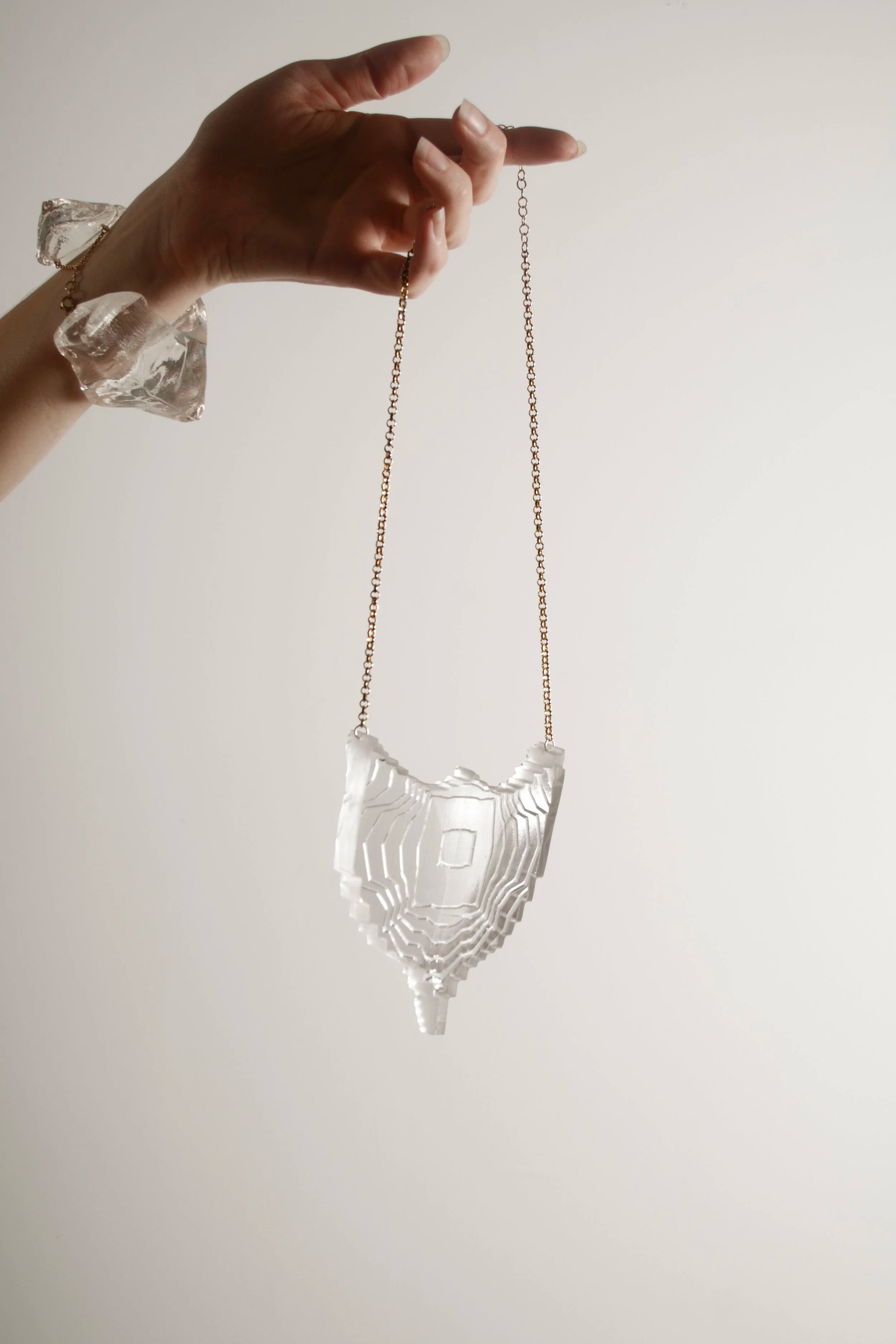 Large Fitted Shield in Clear