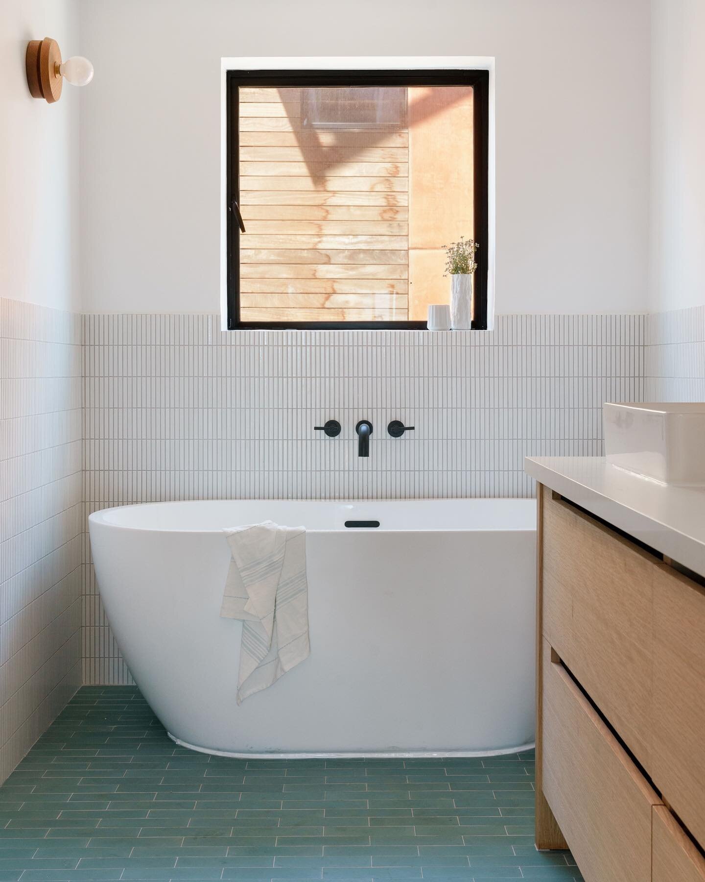 Rub a dub dub 🧼🫧🛁
.
📸 by @charlotteleaphotography 
Design by Popix Designs
Construction by @indconstruction