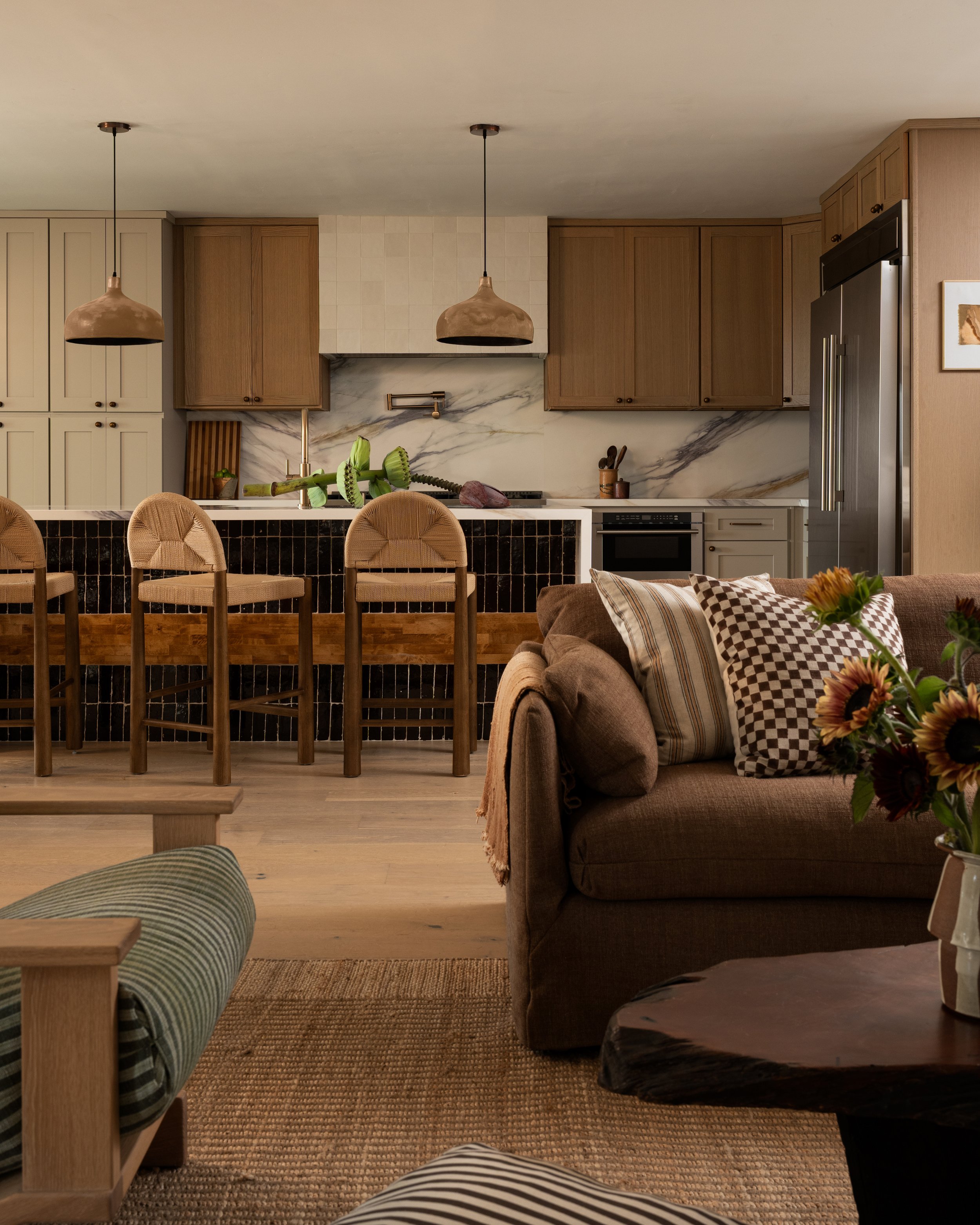 earthy modern kitchen