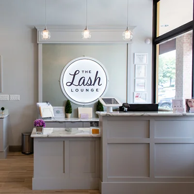 THE LASH LOUNGE