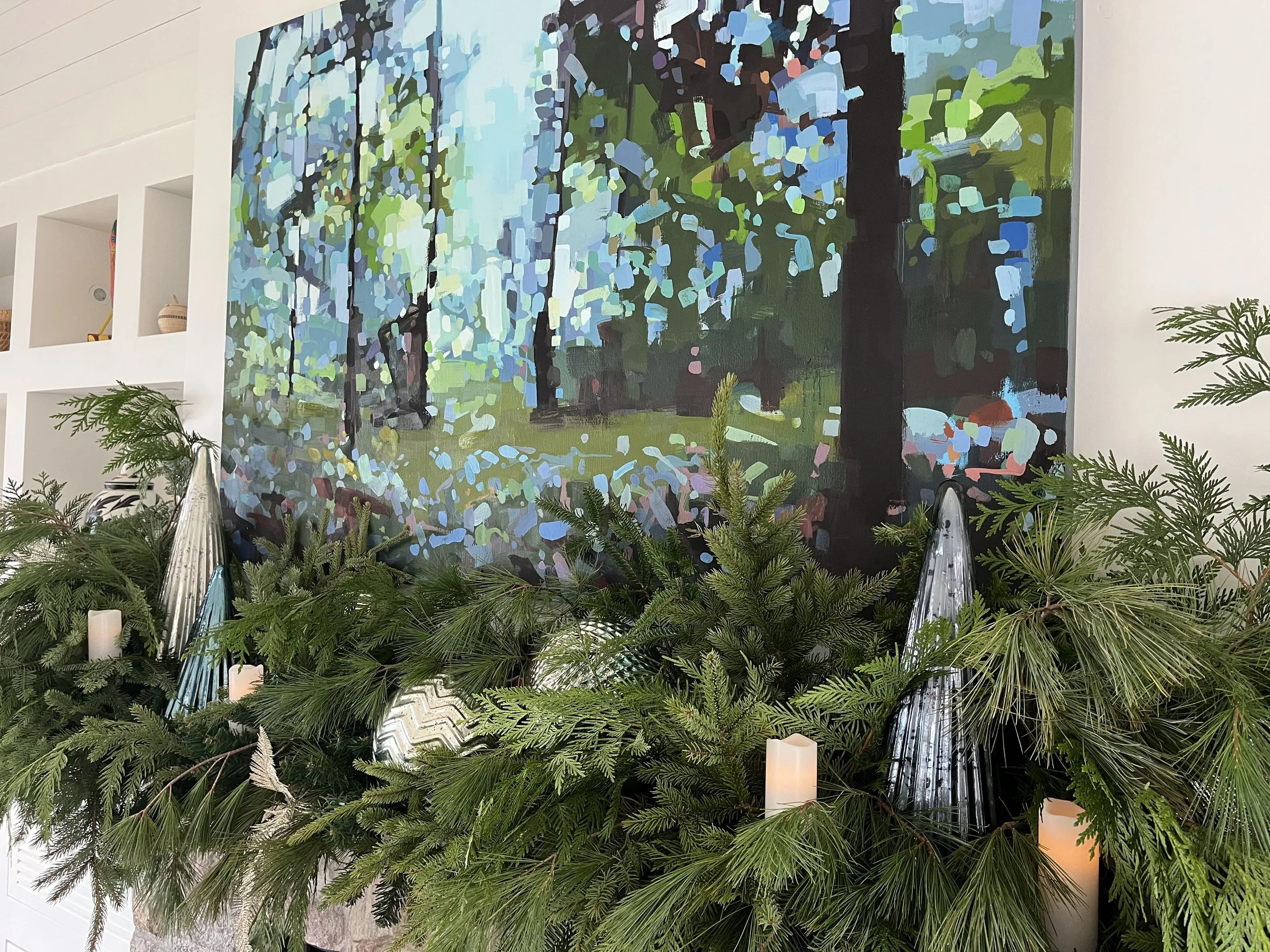 Fresh & faux greens adorn this granite mantle echoing the colours of the Dre Klassan painting above.