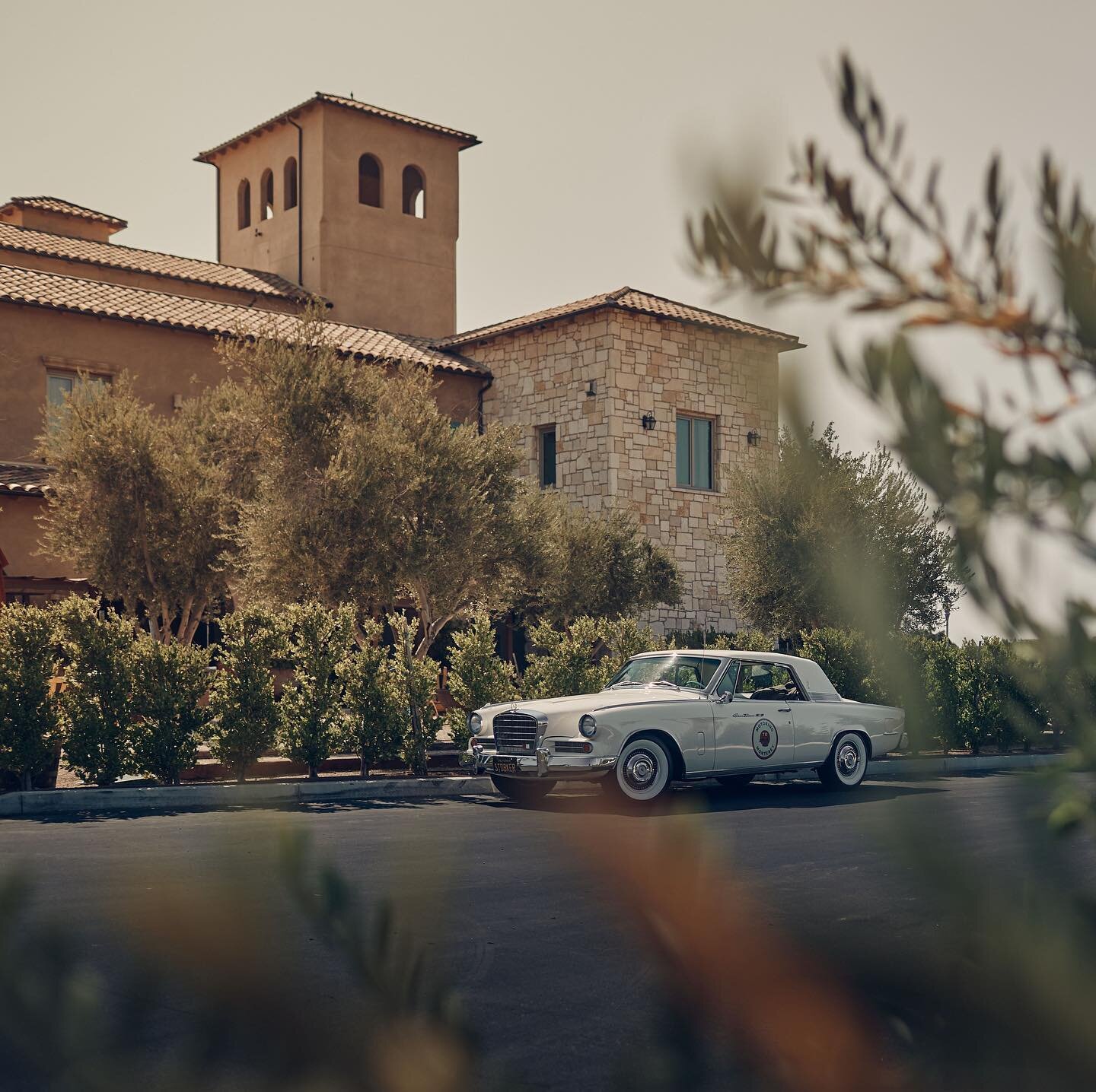 Scenes from our Motoring to Monterey Rally 2021 🏁 

Big thanks to @johnryanhebert for capturing these awesome shots 📸 and to our brand partners for making it happen: @daouvineyards for the wine and hosting, @allegrettovr for the shelter, @canali193