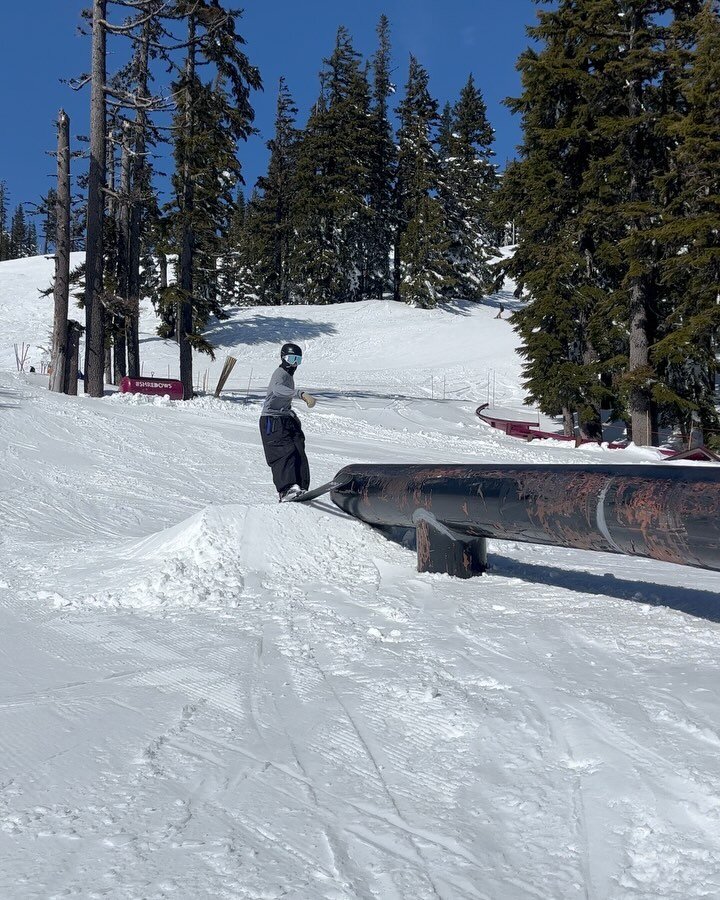 WyEast clip of the week! Hit the comments to vote for your pick! 
&bull;
&bull;
&bull;
&bull;
#clipoftheweek #wyeast #skiing #snowboard #mthood #parkskiing #freeskiing #snow #mthoodmeadows #woodwardparkcity