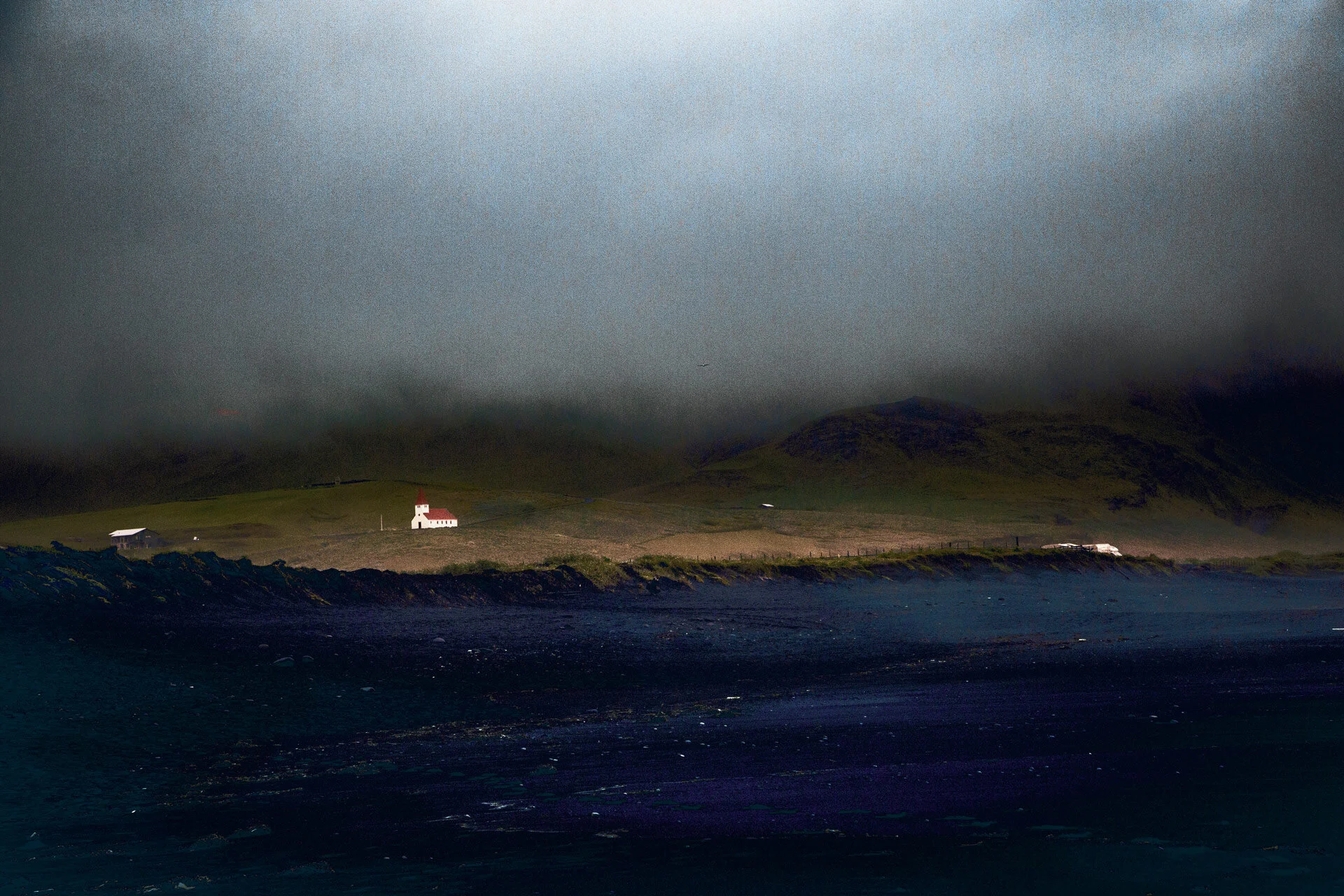 RI5A1076-blackbeach-fog.jpg