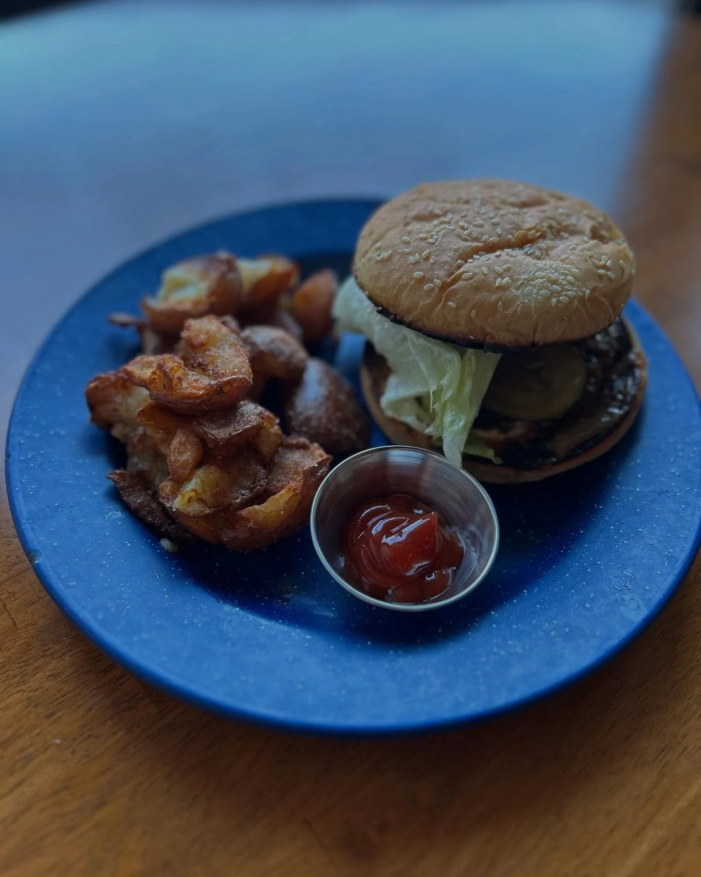 The Slutty Burger ✨
beef patty, cheddar mayo, house made pickles, iceberg lettuce, heirloom tomatoes, sesame bun, served with smashed potatoes

Not everyone can enjoy seafood, so we finally have a non-vegetarian option that can satisfy that hunger! 
