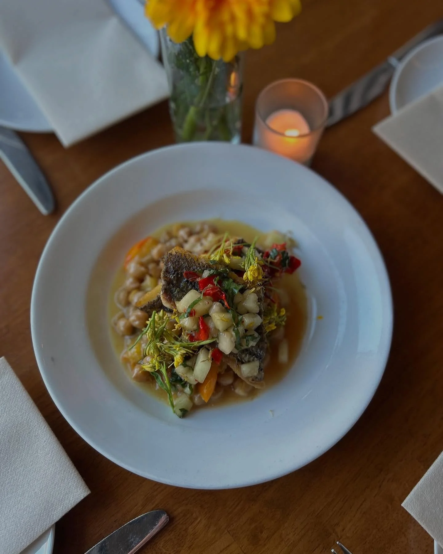 A Hot New Bombshell Enters Crudo 💕

Seared Striped Bass 
sungold tomatoes, chickpeas, piel de sapo melon, jimmy nardello peppers, basil

She&rsquo;s definitely a bombshell, make sure to come in and give her a taste 😉

#barcrudosf #freshseafood #nig