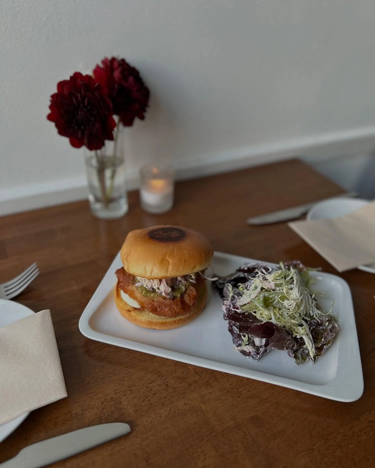 &hellip;she&rsquo;s back 💋

Bringing back a guest favorite!
Fried Fish Sandwich 
local cod, vietnamese jeow, cabbage slaw, meyer lemon aioli, brioche bun&hellip;served with a side salad! 

She&rsquo;s only available Mondays-Thursdays, stop by and tr