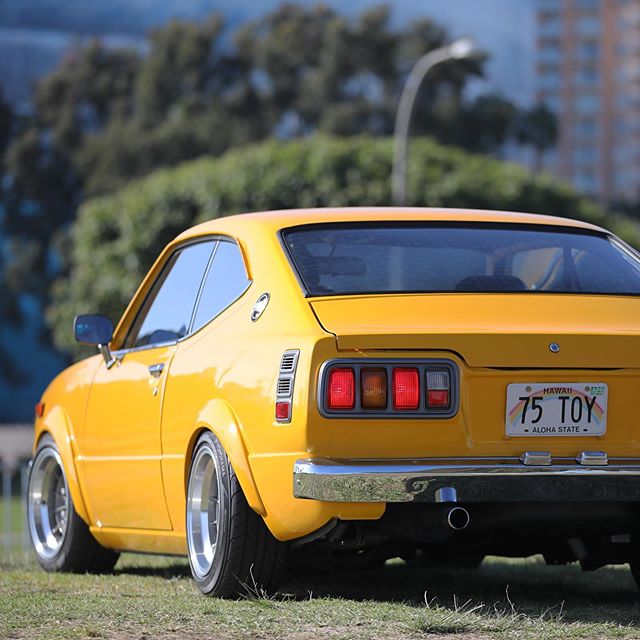 If you own an old car, the KEY to making your car stand apart from the crappy old rustbuckets on the road is all in the execution. ⁣
⁣
If you want a 1975 Toyota Corolla SR5 to look every bit as high end as a 1973 Porsche 911 Carrera RS, you need to k