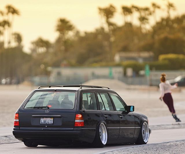 I miss having a station wagon to haul all my camera gear to photo shoots. Especially with a rooftop box! Should I go back to a wagon or just get an SUV/CUV? 🤔