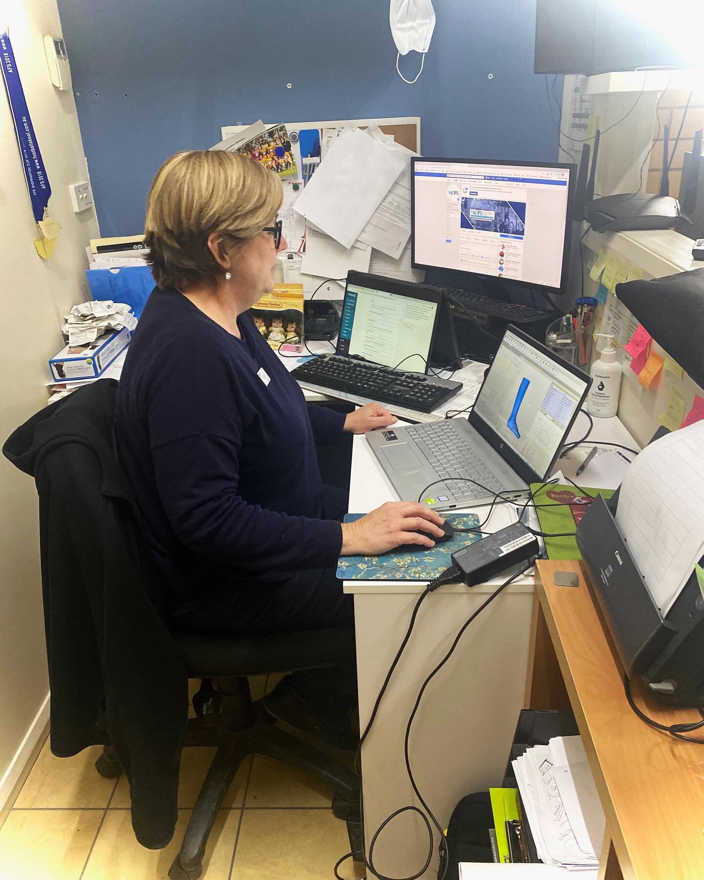 Lynne doing what she does - do you think she needs another screen?
@cliniko @vorumrc  #orthotist #orthoticsandprosthetics #3jobsatonce #screentime