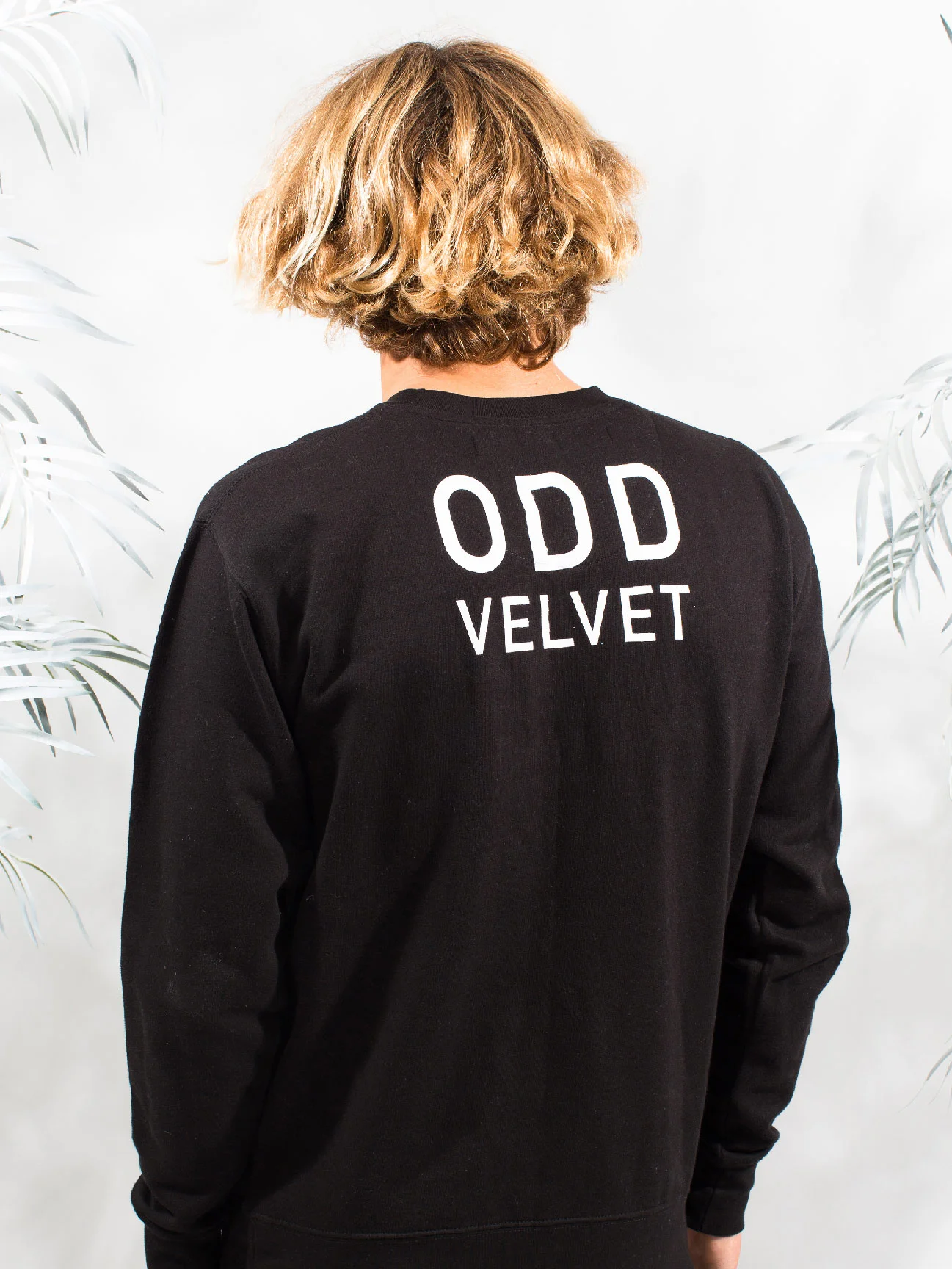 odd-velvet-pull-over-sweater-sweatshirt-blk-look-2.jpg