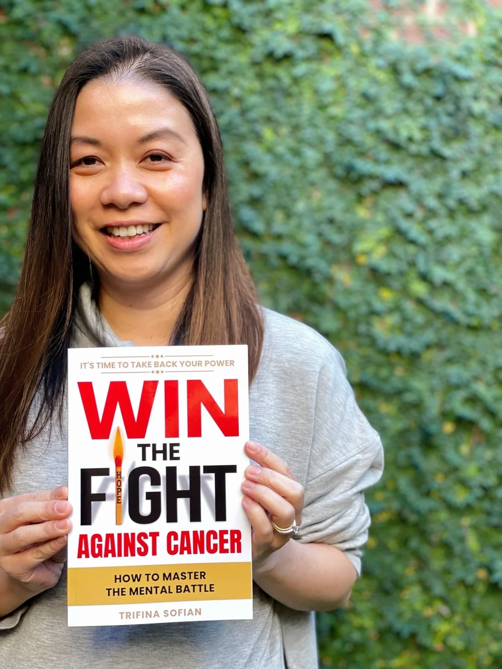 The moment is here... holding my first paperback! 📚✨
&ldquo;Win the Fight Against Cancer: How to Master the Mental Battle&rdquo; isn&rsquo;t just a book - it&rsquo;s the guide I desperately needed when I was diagnosed with triple-negative breast can