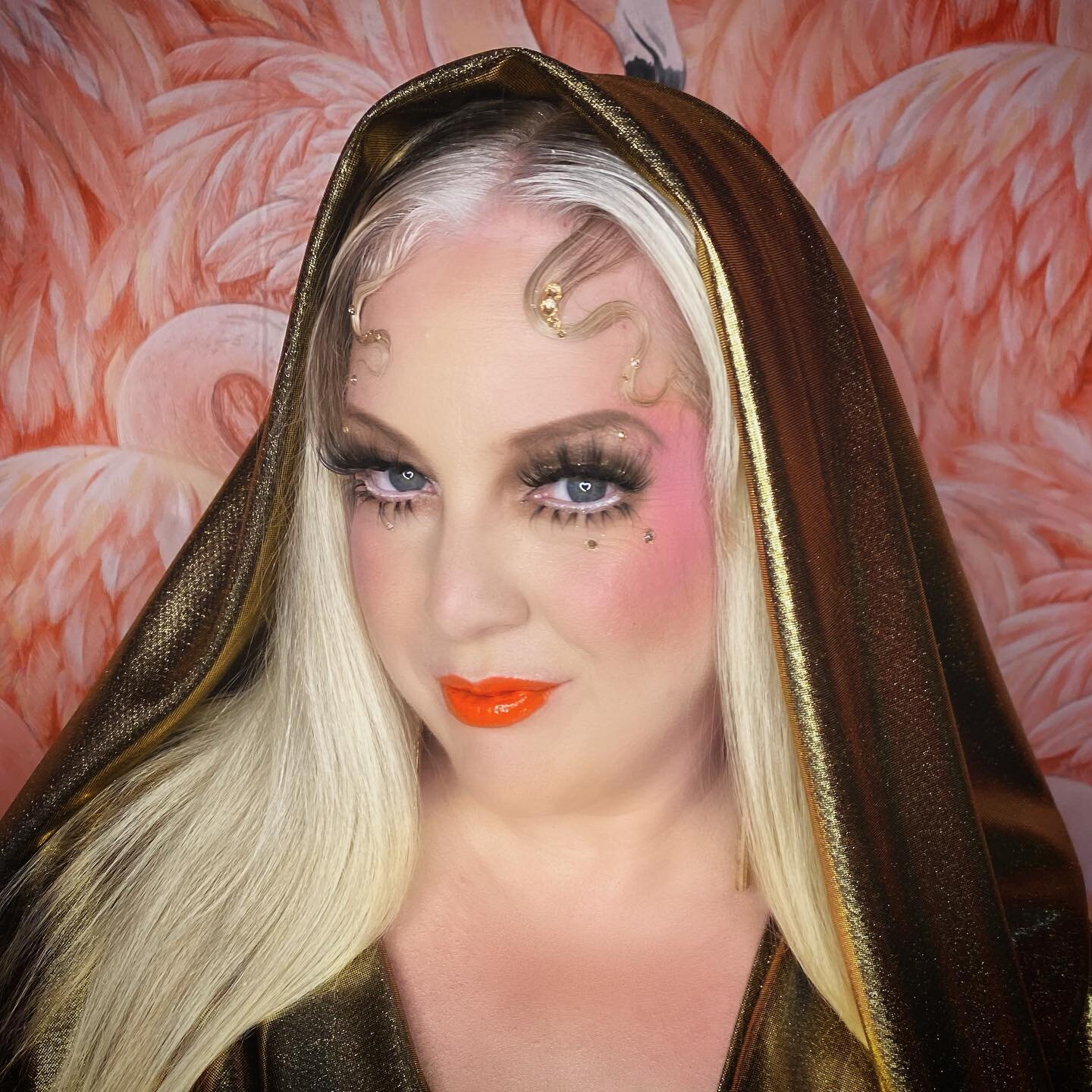 Makeup on this bombshell! 😍
Golden gawdess mug for @gypsytrampsandthieves for a fabulous studio 54 themed party last night. 
Thank you for capturing our love affair @joyleentaylor and for sharing your Clinker magic with me (thank you Gypsy for intro