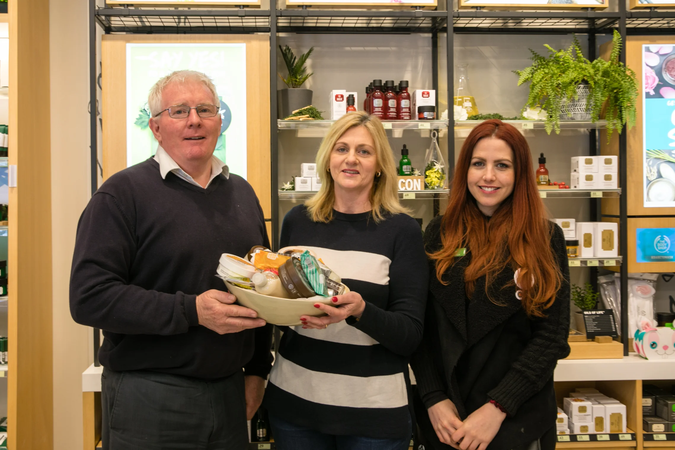 After all of the interest on our The Body Shop give away, our winner has stepped forward to collect her prize and take the obligatory winners photo. Winner, Leanne Siggers, is pictured receiving her prize along with Rachel from the Body and Brett from Centre Management. Congratulations once again Leanne.