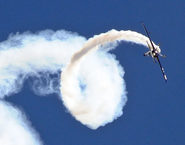 PRIVATE AIRSHOW Featuring Erik Edgren, Susan Dacy, and Mike Vaknin, students will witness their own private airshow before Night Flight powered by Blackbird later that evening.