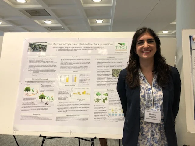 Hanusia Higgins presenting her poster, "The effects of oomycetes on plant-soil feedback interactions"