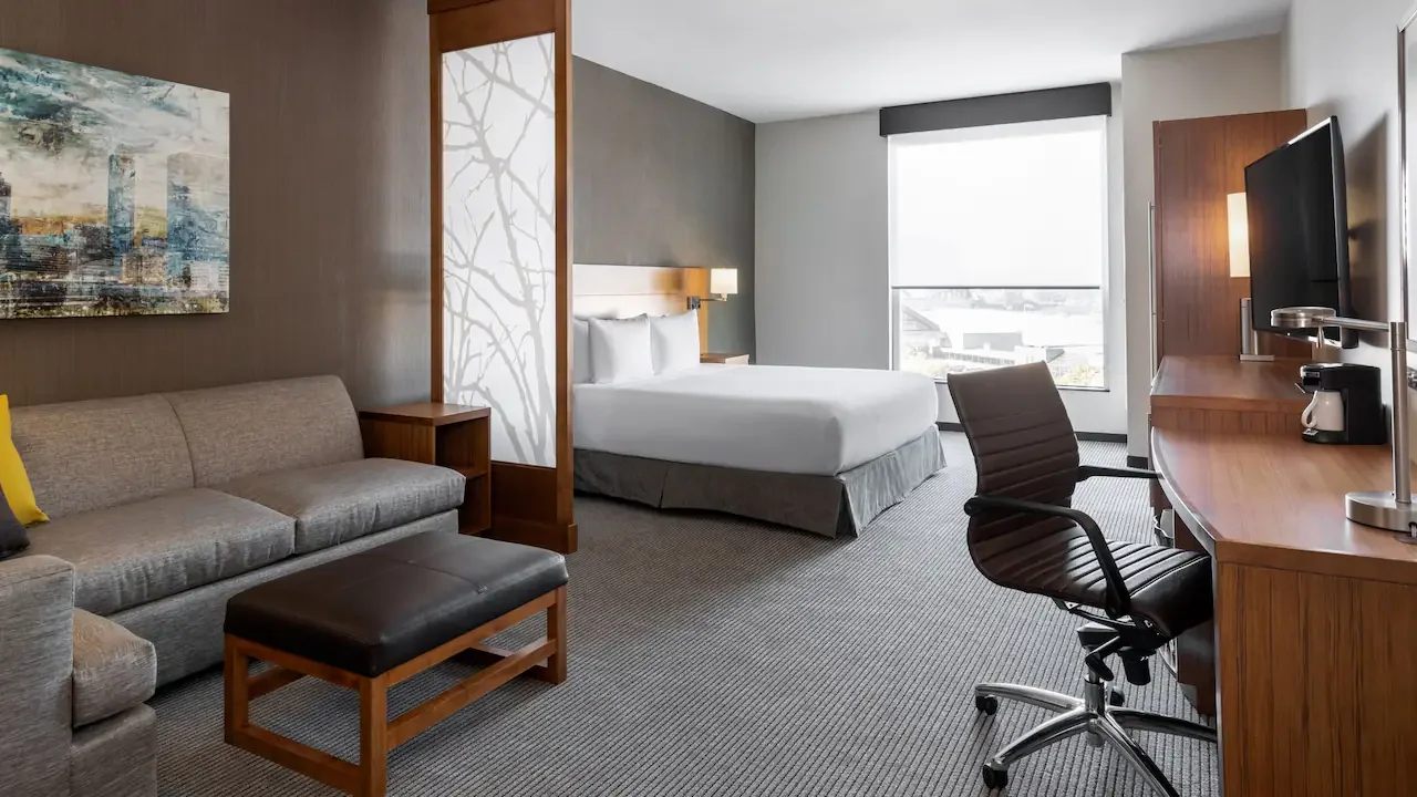 Hyatt-Place-Atlanta-Centennial-Park-P039-ADA-King.16x9.webp