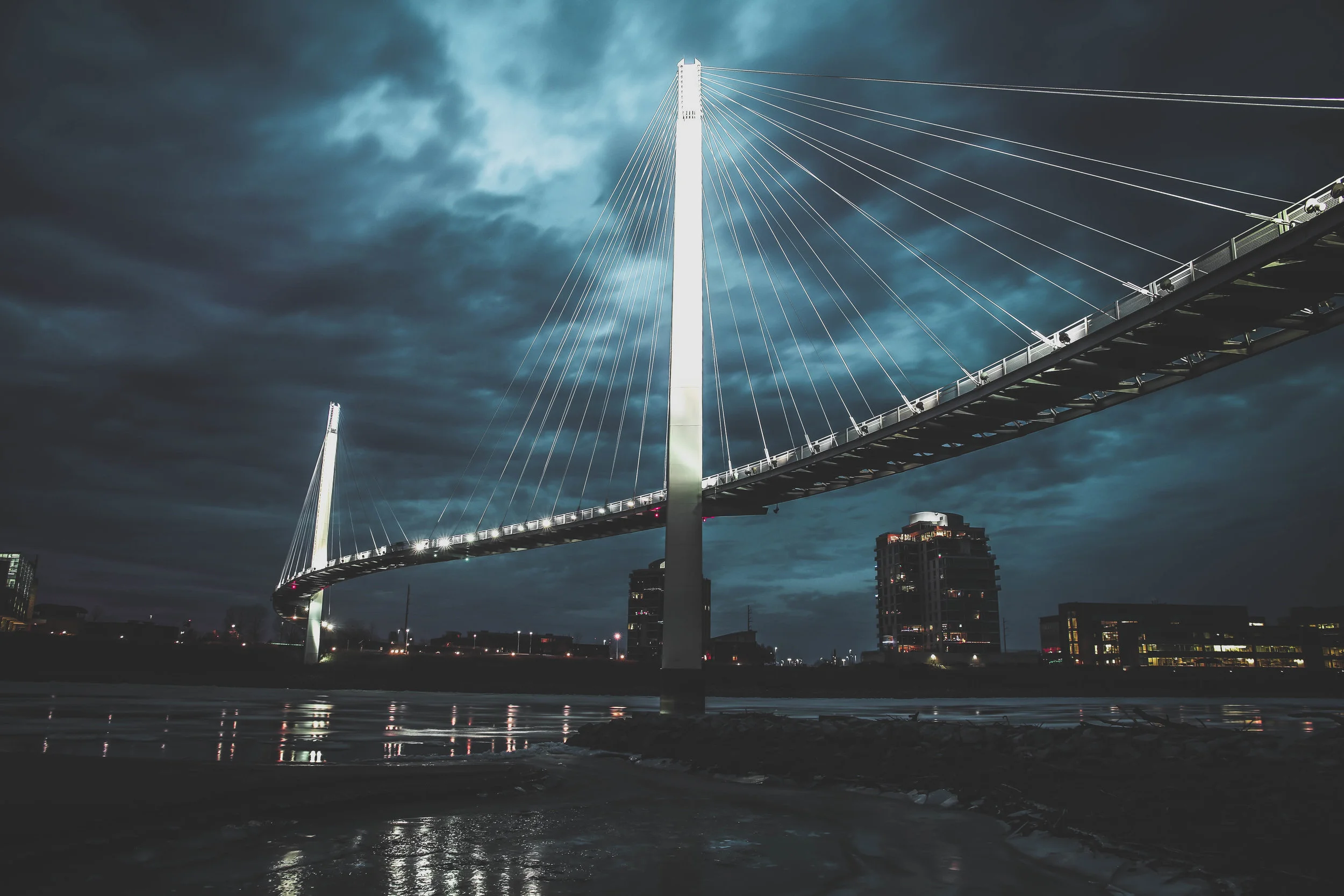 20 Degrees / Bob Kerry Pedestrian Bridge