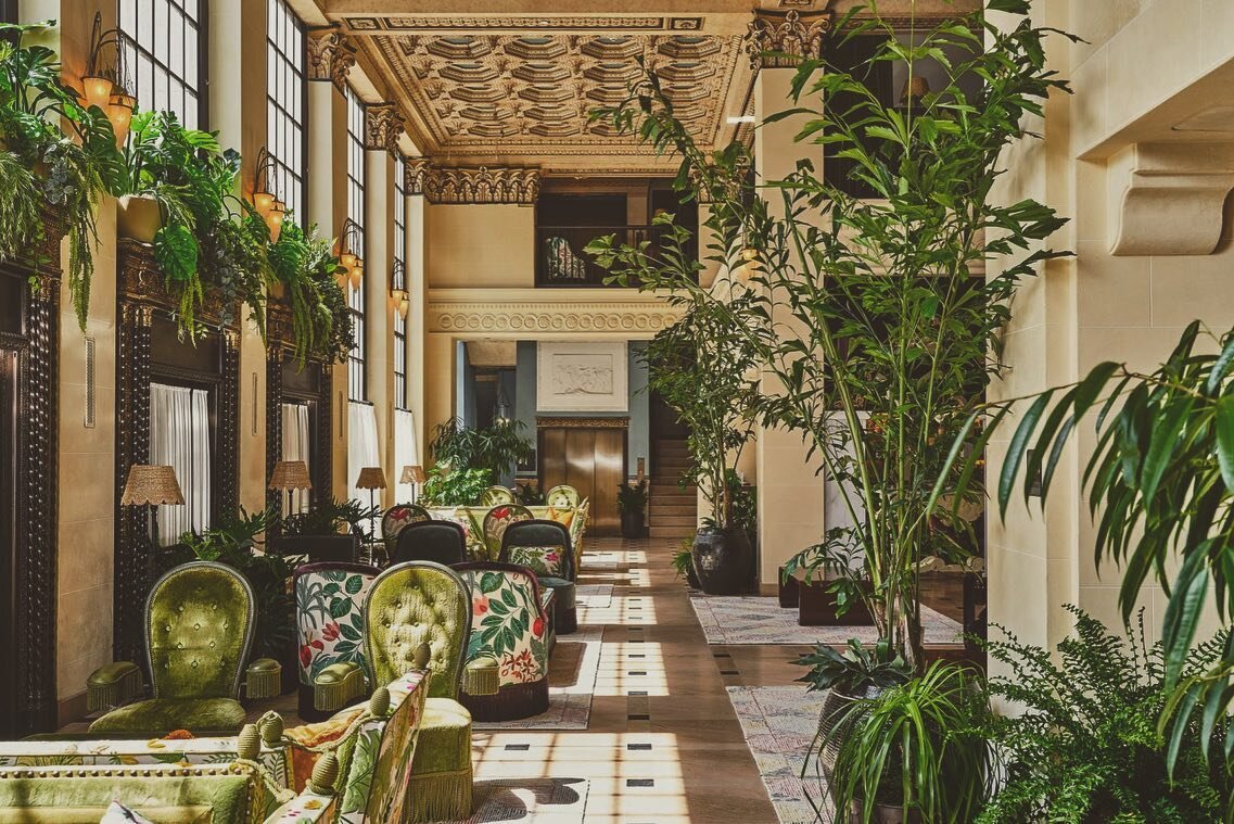 Jacqui Seerman, award-winning interior designer, has revived the historic Bank of Italy building on 7th &amp; Olive, with opulent colors and botanical vibes that pay homage to Downtown&rsquo;s glory days as a financial Mecca. 

Hotel Per La is a play