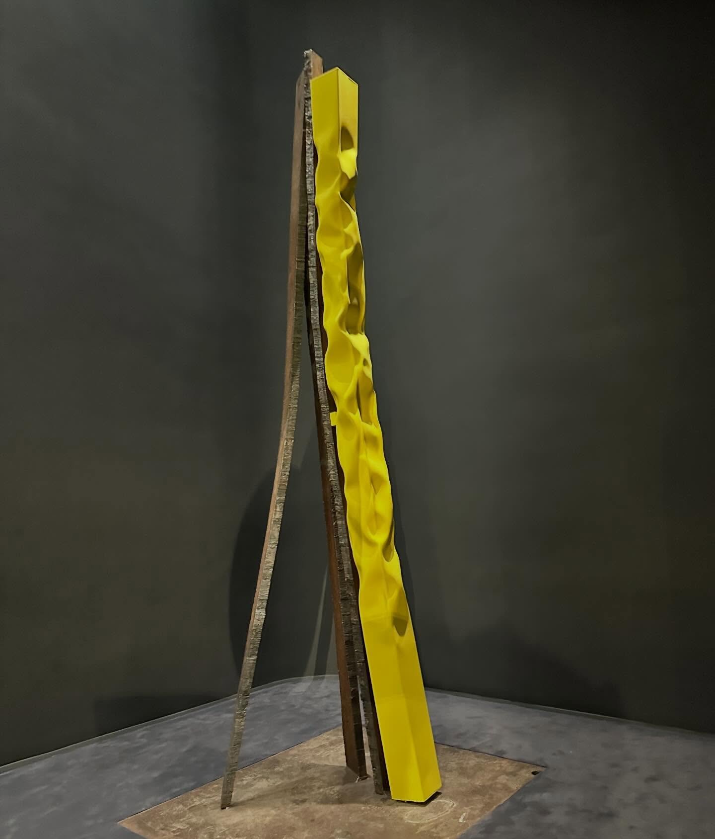 Carol Bove at @guggenheim begins with monumental folded steel works often covered in layers of matt paint which declare a mixture of strident brutal strength and humorous whimsy. In reverse chronology (if you start at the bottom) the works slowly &ld