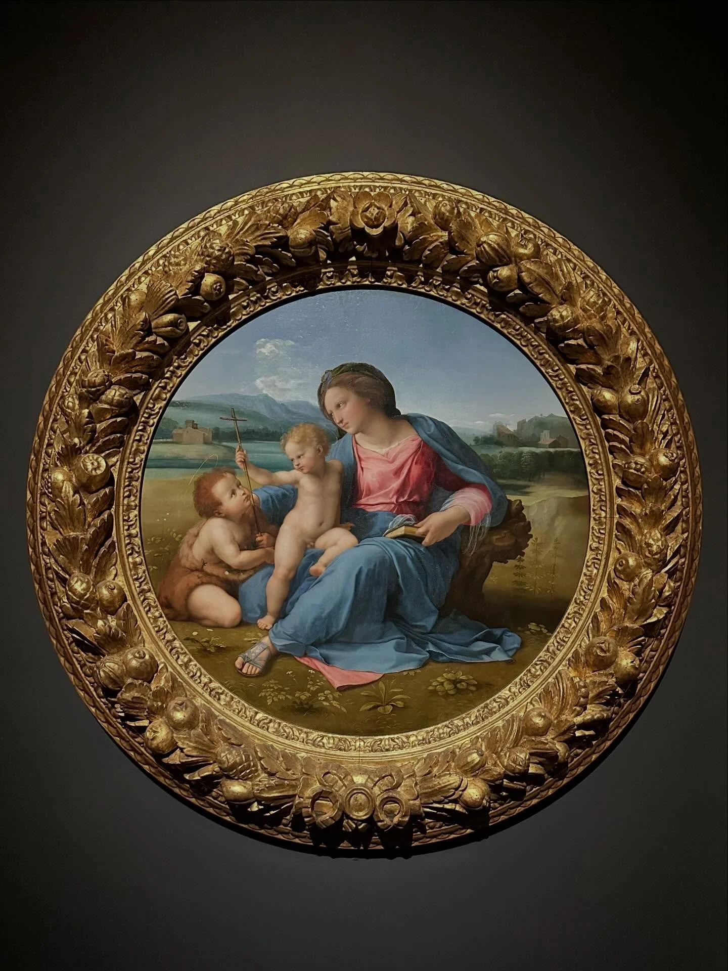 Raphael at the @metmuseum . Largest show of his work in the States and 8 years of hard work bringing it all together by Curator Carmen Bambach. Beautiful drawings, paintings and killer tapestries commissioned for the Sistine Chapel! Extraordinary. Wi