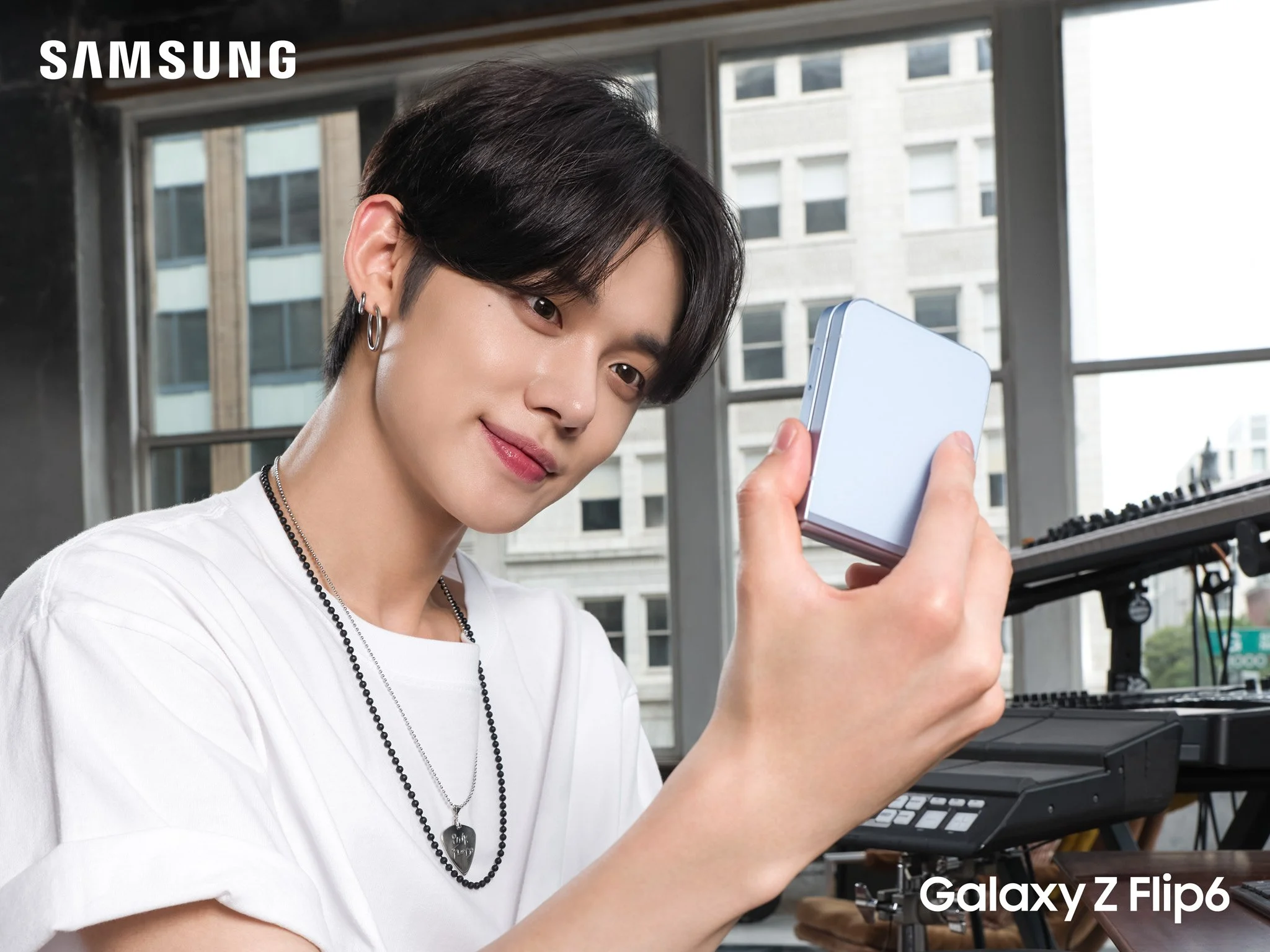 Galaxy x TXT_Lifestyle Visual_YEONJUN_4x3 copy.jpg