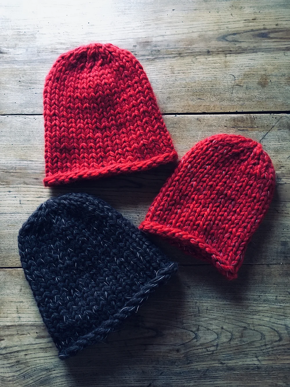 wool_done_mini_jo_beanie_fluo_knitting_kit_4.jpg