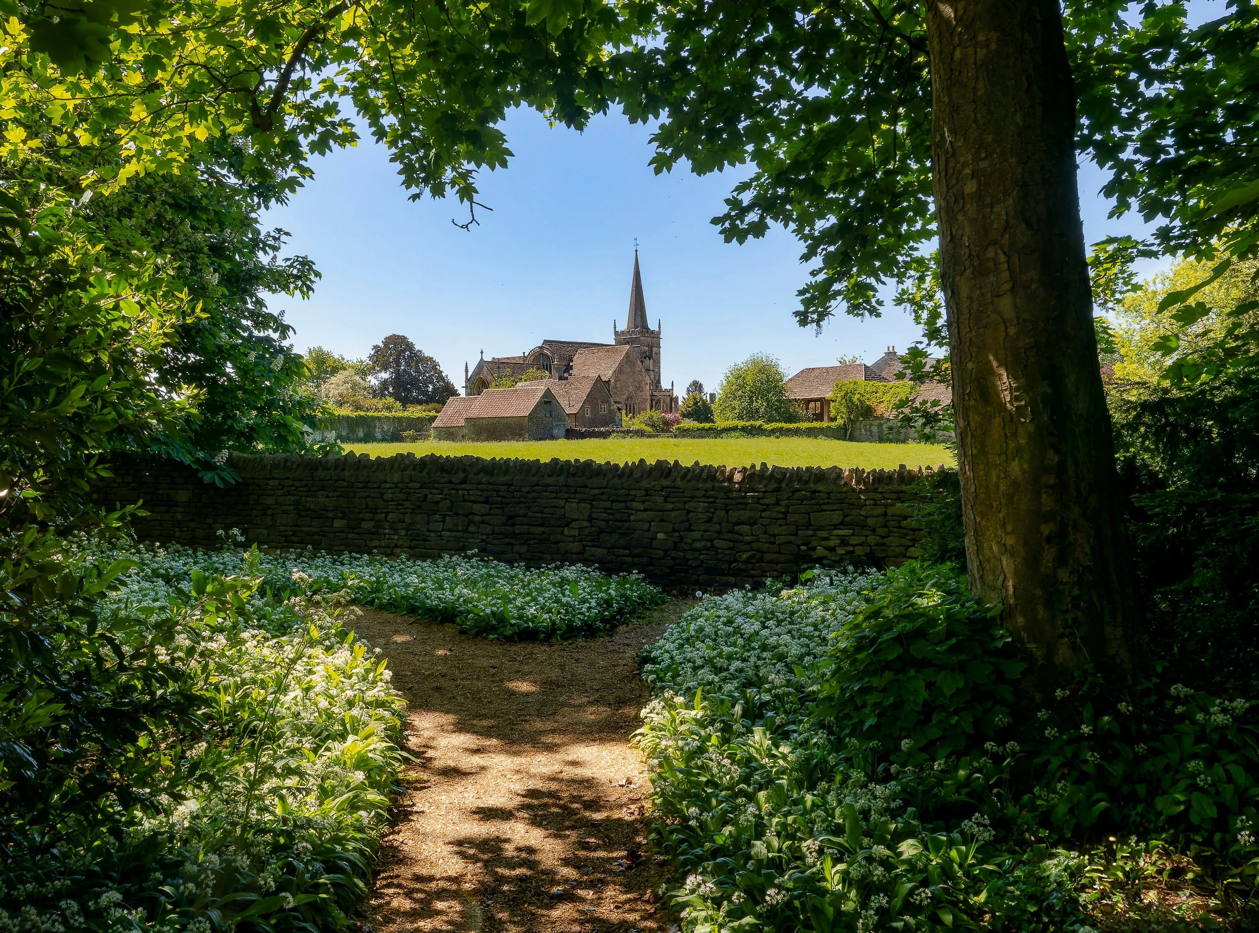 THE COTSWOLDS CAPSTONES