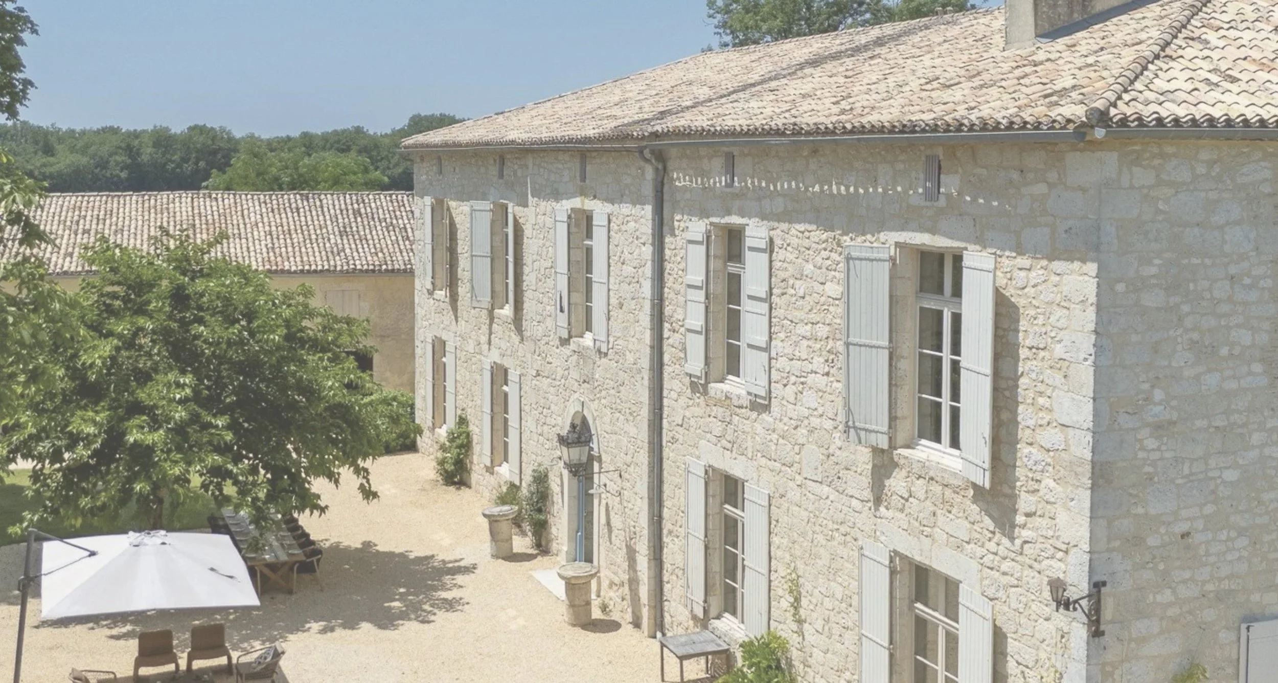 CHATEAU DU RAYET: THE TRANQUIL CAPSTONE IN RURAL FRANCE 