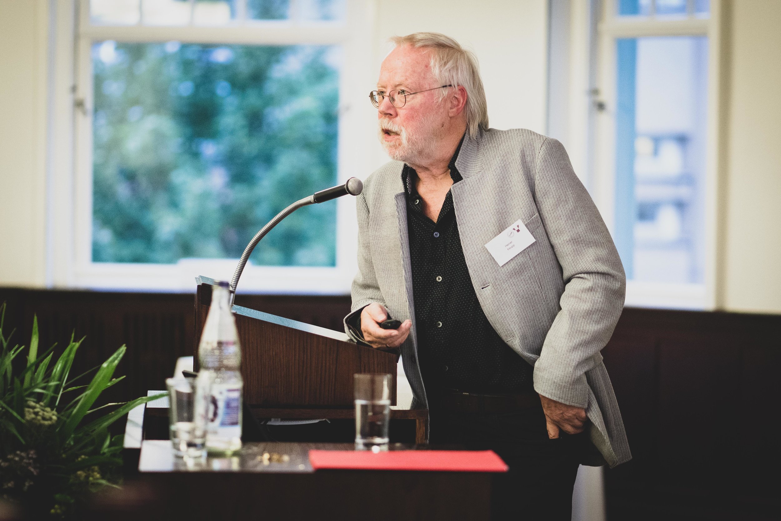  Prof. Heiner Keupp spricht über die Herausforderungen des postmodernen ICHs in neoliberalen Arbeitswelten am Puls der Zeit und gleichzeitg bei sich selbst zu sein 