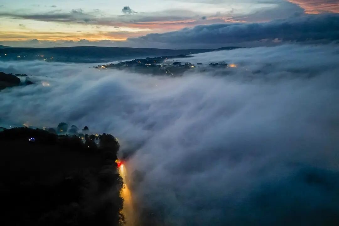 Sunset over #ripponden last night. Absolutely beautiful as the fog cleared for 30 minutes or so before rolling back in.

@djiglobal #mini3pro #fog #mist #sunset #yorkshire #dronephotooftheday #droneshot