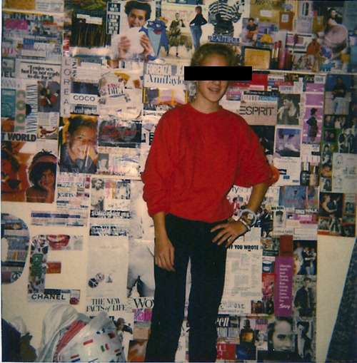 Chloe-Sevigny-in-her-teenage-bedroom.jpg