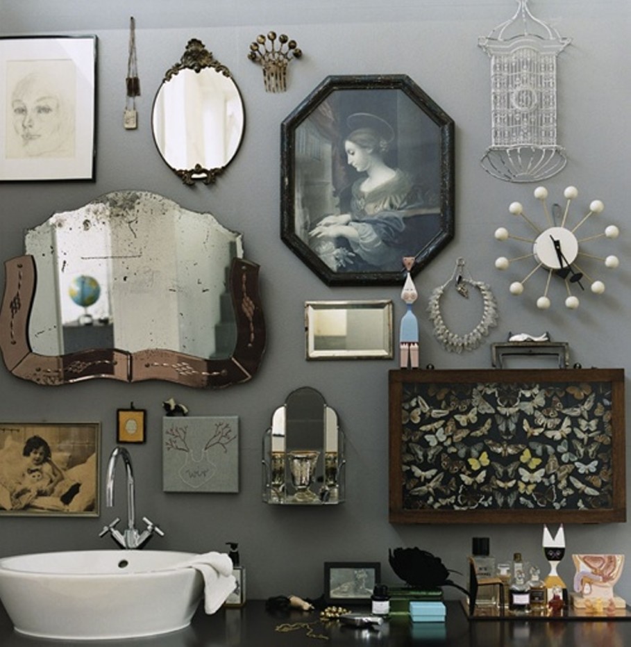 retro-bathroom-idea-with-grey-wall-paint-plus-completed-with-unique-wall-ornament-accessories-of-antique-mirror-and-classic-picture-frame-ideas-909x931.jpg