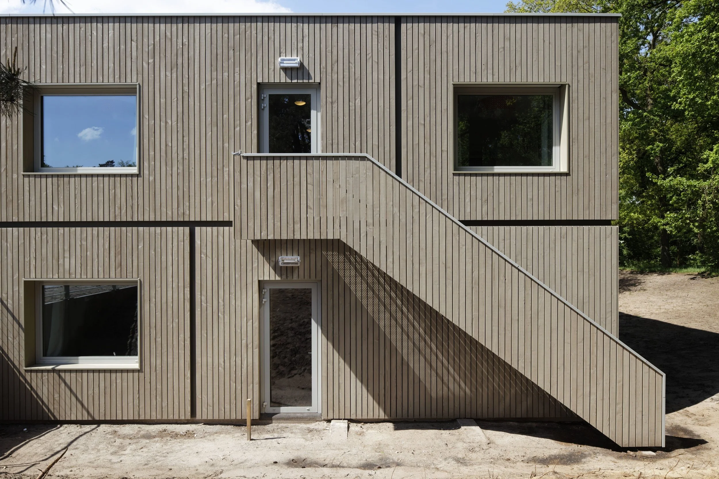 dark slits in Douglas cladding show individual guestrooms