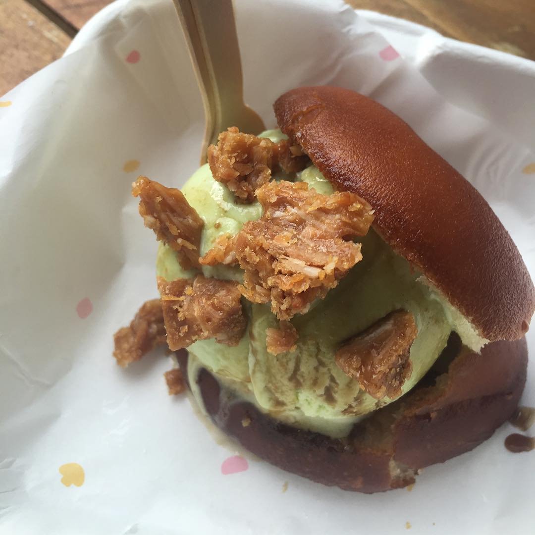 Pop into sam pan stand to try and get idea how we fried the Hirata Bun and serve with asian flavour ice cream :)