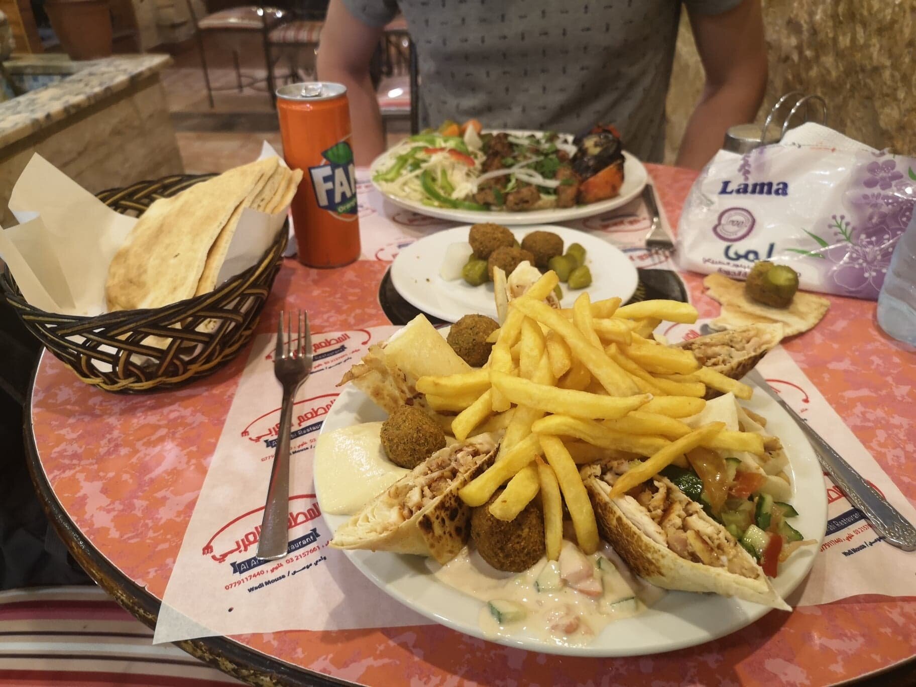 "L'Arabic Shawarma" et le Kebab du Al Arabi Restaurant