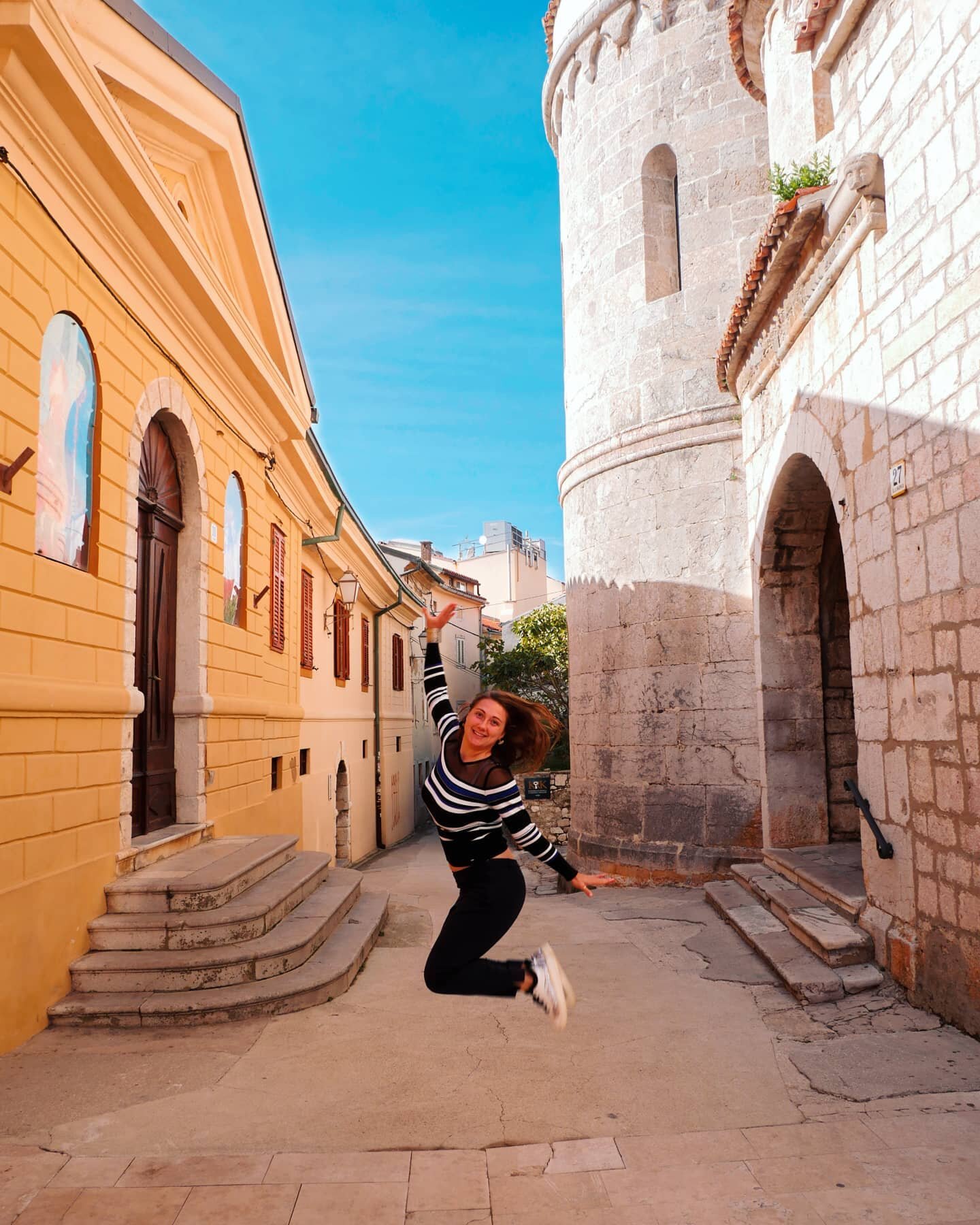 Krk Island 🏝️
. 
🇬🇧 Here she goes again with her jump, it has been a long time 🙄😇
.
Today, I'm bringing you a bit out of Istria province. This place was not initially part of our plan (well as you may have followed, Croatia was initially not pla
